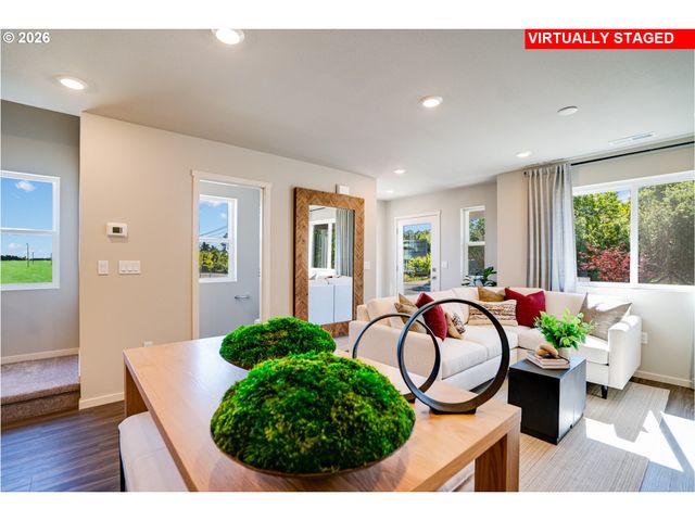 2422 Sawtelle Dr, Woodburn, OR 97071