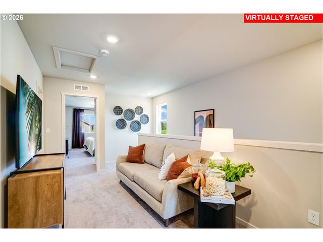 2422 Sawtelle Dr, Woodburn, OR 97071