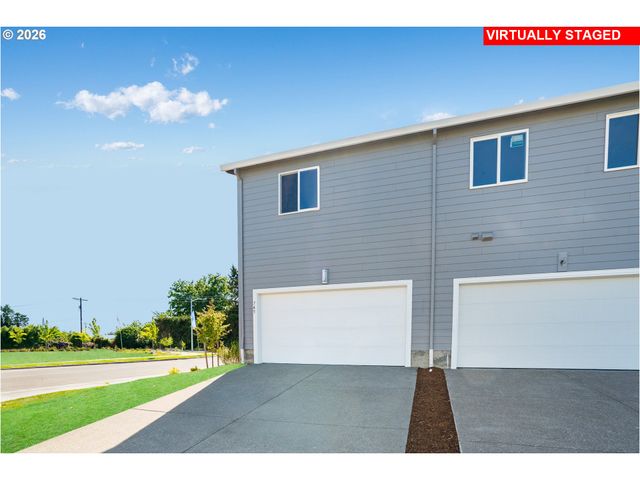 2422 Sawtelle Dr, Woodburn, OR 97071