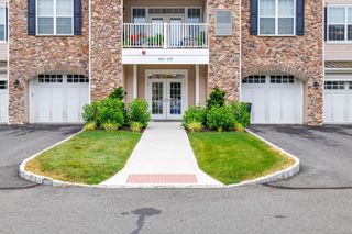 605 Brookside Court 605, Newtown, CT 06470