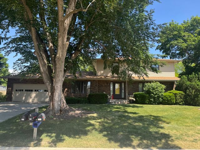 740 Hickory Drive, Geneseo, IL 61254