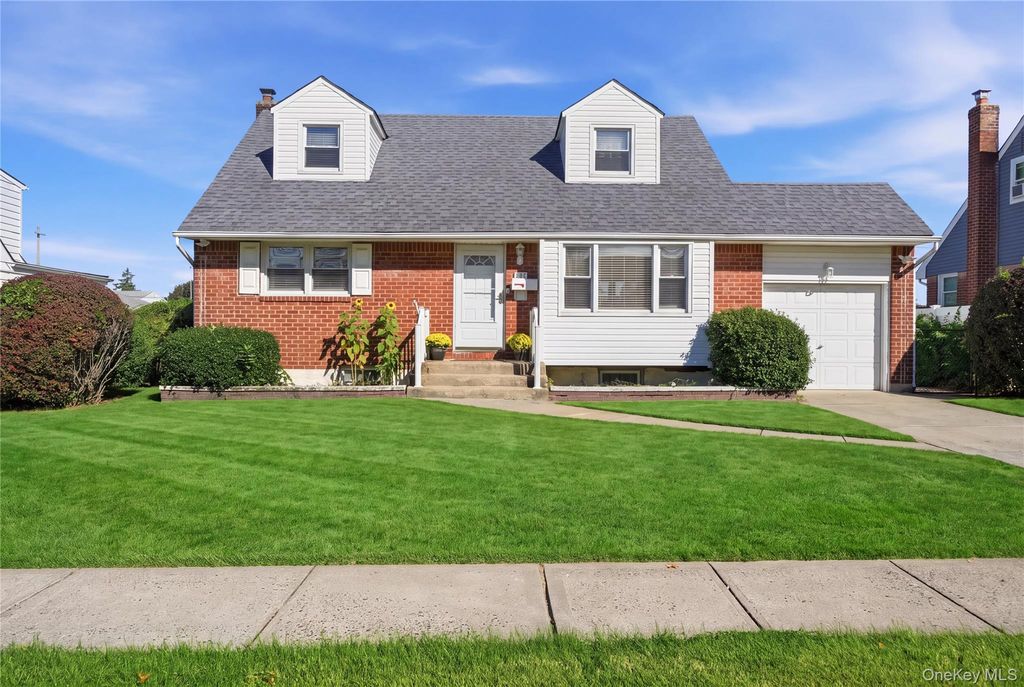 217 N Rutherford Avenue, Massapequa, NY 11758 — exterior