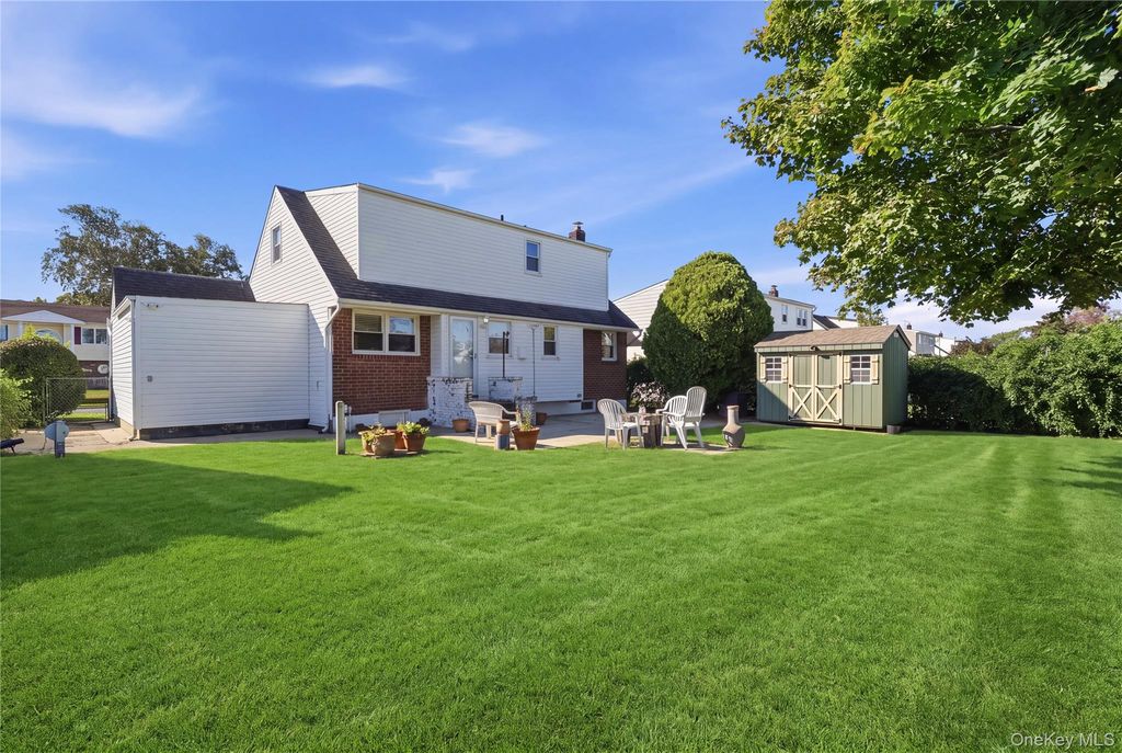 217 N Rutherford Avenue, Massapequa, NY 11758 — photo 3