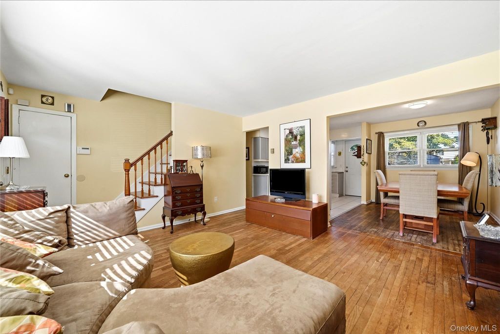 217 N Rutherford Avenue, Massapequa, NY 11758 — photo 5