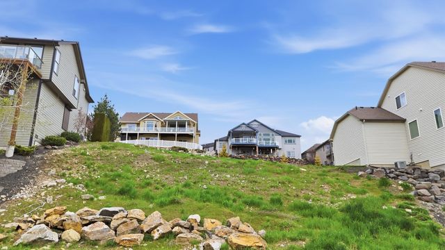 8703 E Blue Fox Ln, Spokane Valley, WA 99212