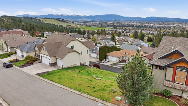 8703 E Blue Fox Ln, Spokane Valley, WA 99212