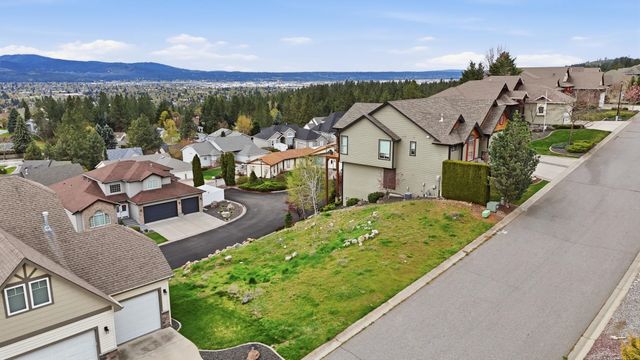 8703 E Blue Fox Ln, Spokane Valley, WA 99212