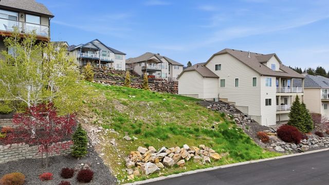 8703 E Blue Fox Ln, Spokane Valley, WA 99212