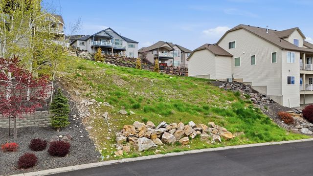 8703 E Blue Fox Ln, Spokane Valley, WA 99212