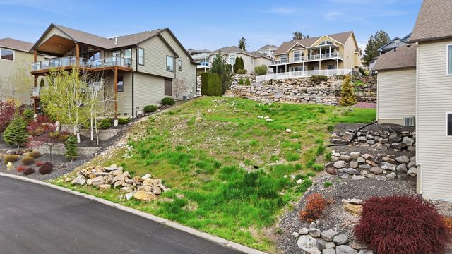 8703 E Blue Fox Ln, Spokane Valley, WA 99212