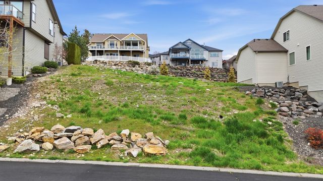 8703 E Blue Fox Ln, Spokane Valley, WA 99212