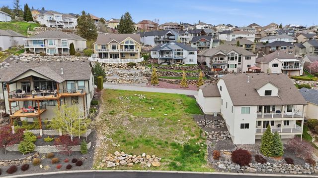 8703 E Blue Fox Ln, Spokane Valley, WA 99212