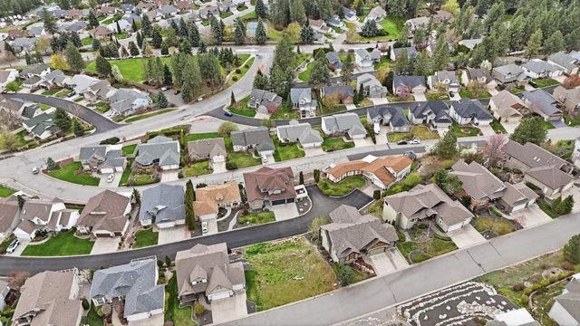 8703 E Blue Fox Ln, Spokane Valley, WA 99212