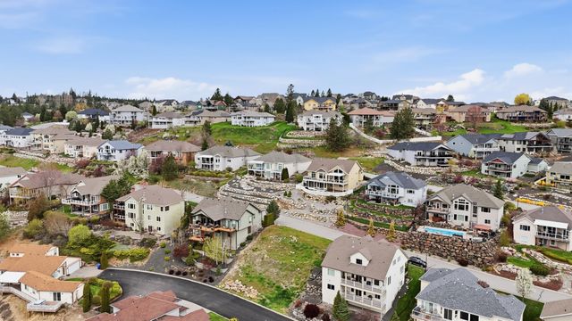 8703 E Blue Fox Ln, Spokane Valley, WA 99212