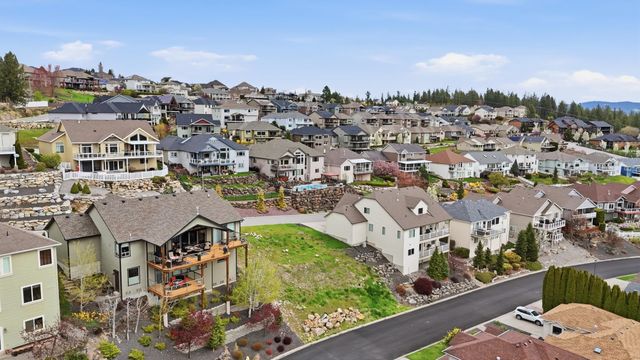 8703 E Blue Fox Ln, Spokane Valley, WA 99212