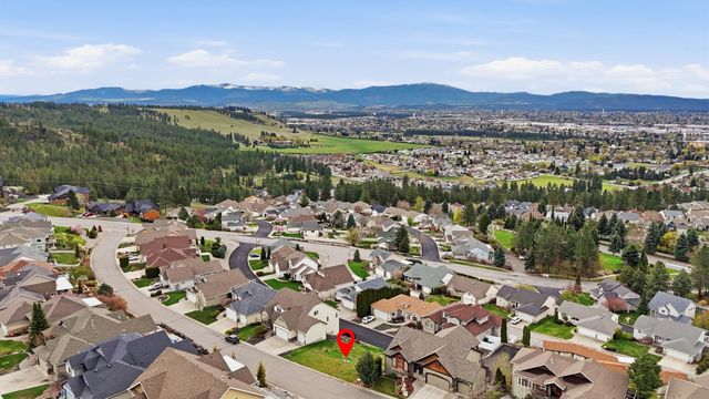 8703 E Blue Fox Ln, Spokane Valley, WA 99212