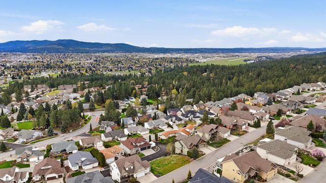 8703 E Blue Fox Ln, Spokane Valley, WA 99212