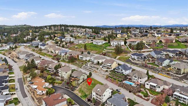 8703 E Blue Fox Ln, Spokane Valley, WA 99212