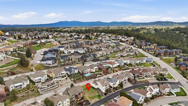 8703 E Blue Fox Ln, Spokane Valley, WA 99212