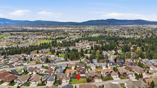 8703 E Blue Fox Ln, Spokane Valley, WA 99212