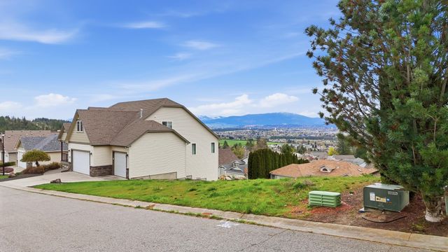 8703 E Blue Fox Ln, Spokane Valley, WA 99212