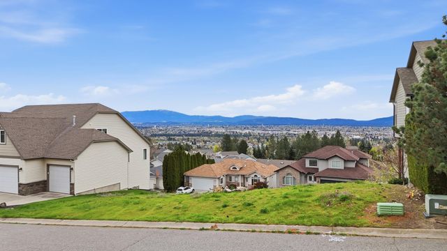 8703 E Blue Fox Ln, Spokane Valley, WA 99212