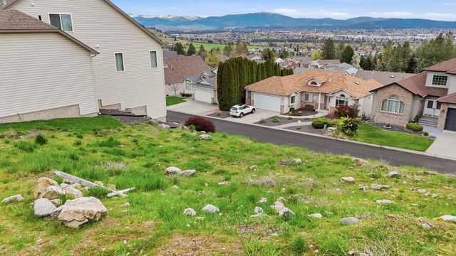 8703 E Blue Fox Ln, Spokane Valley, WA 99212