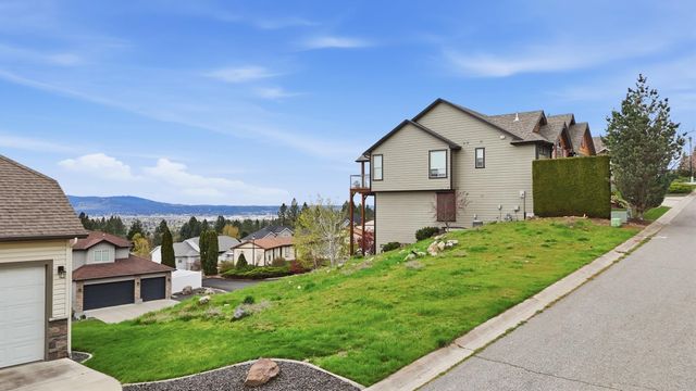 8703 E Blue Fox Ln, Spokane Valley, WA 99212