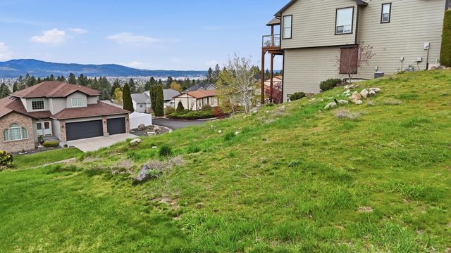 8703 E Blue Fox Ln, Spokane Valley, WA 99212