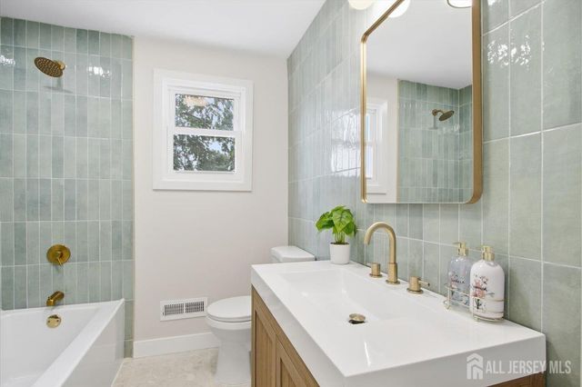 28 Stockton Road, New Brunswick, NJ 08901