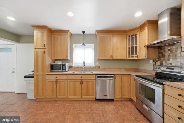 11412 FAIROAK DR, Silver Spring, MD 20902