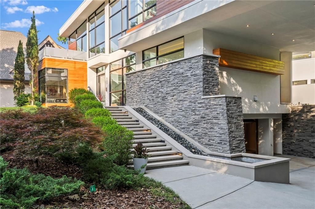Image 10 of property listing at 937 Berkshire Road NE, Atlanta, GA 30324