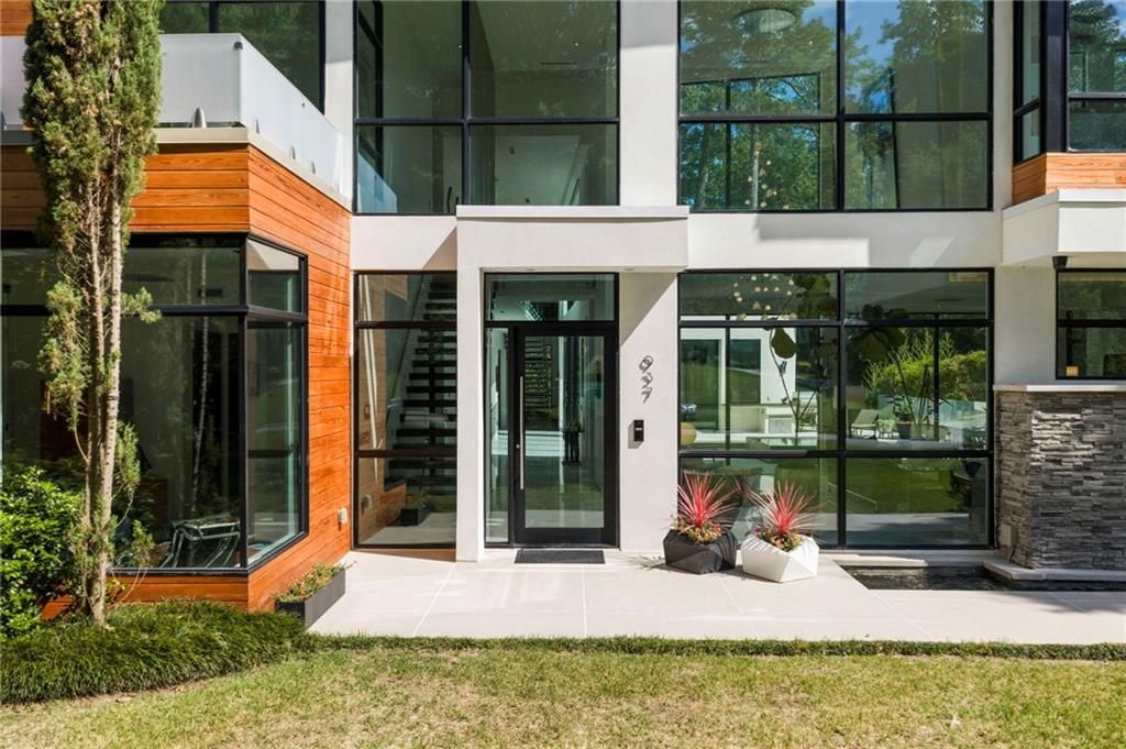 Image 11 of property listing at 937 Berkshire Road NE, Atlanta, GA 30324