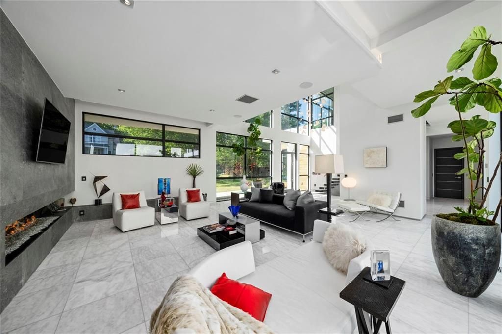 Image 15 of property listing at 937 Berkshire Road NE, Atlanta, GA 30324