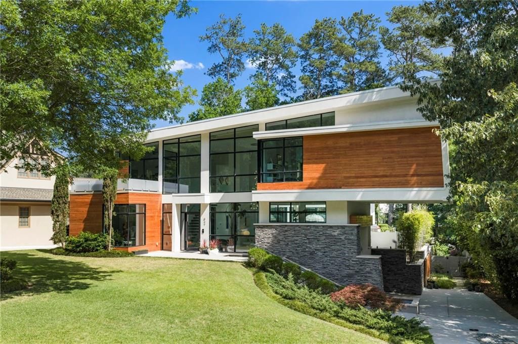 Image 2 of property listing at 937 Berkshire Road NE, Atlanta, GA 30324