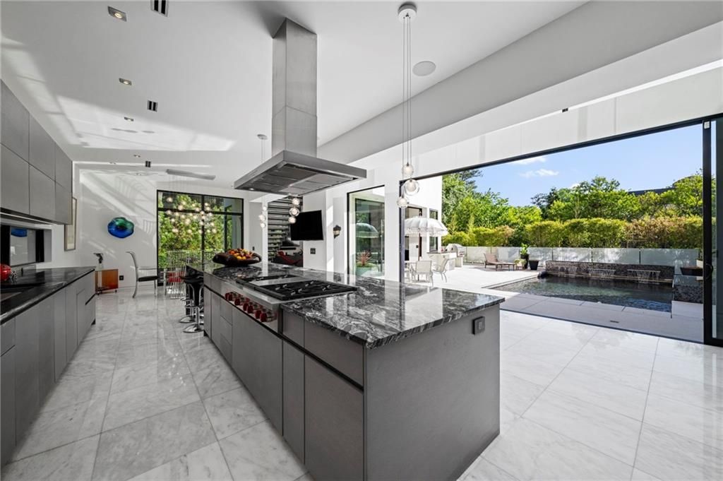 Image 21 of property listing at 937 Berkshire Road NE, Atlanta, GA 30324