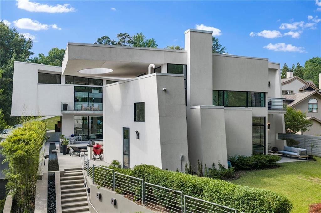 Image 3 of property listing at 937 Berkshire Road NE, Atlanta, GA 30324