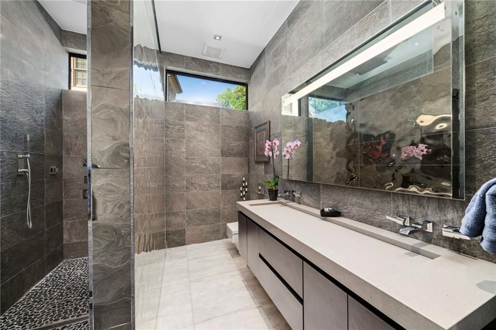 Image 33 of property listing at 937 Berkshire Road NE, Atlanta, GA 30324