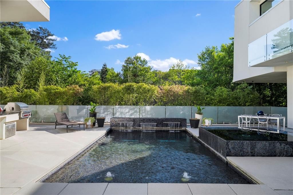 Image 5 of property listing at 937 Berkshire Road NE, Atlanta, GA 30324