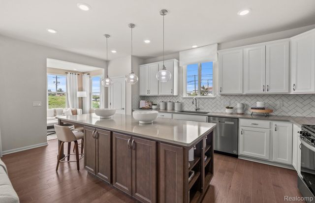 42807 Arbor Drive, Clinton Charter Township, MI 48038