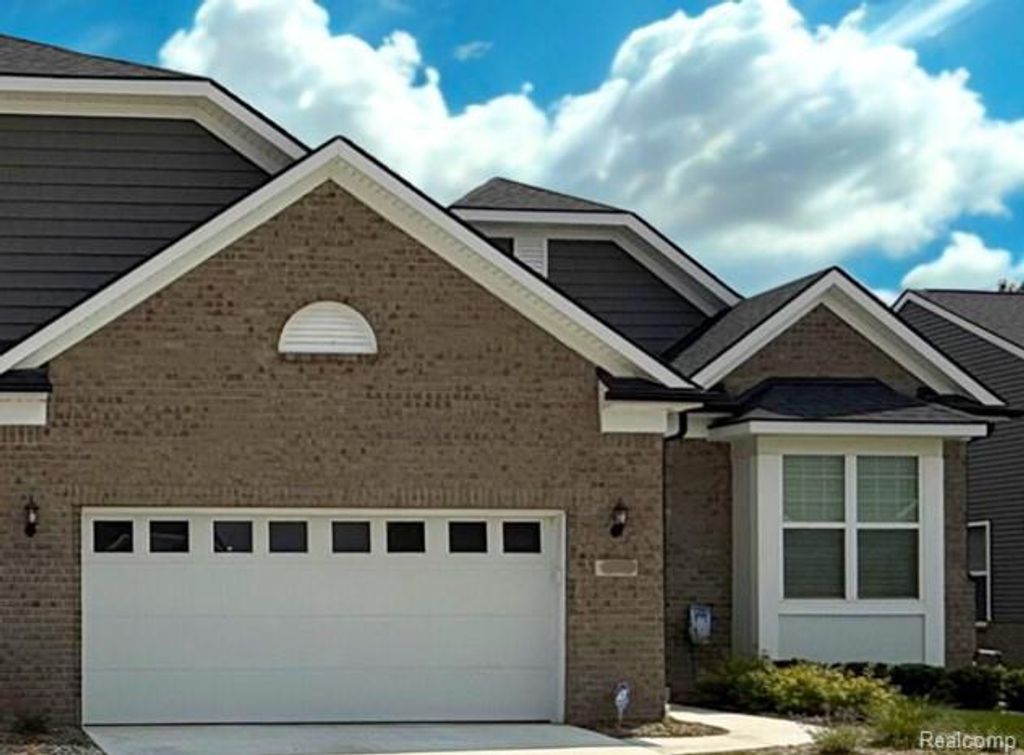 42807 Arbor Drive, Clinton Charter Township, MI 48038