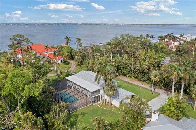 8531 Yorkshire LN, Fort Myers, FL 33919