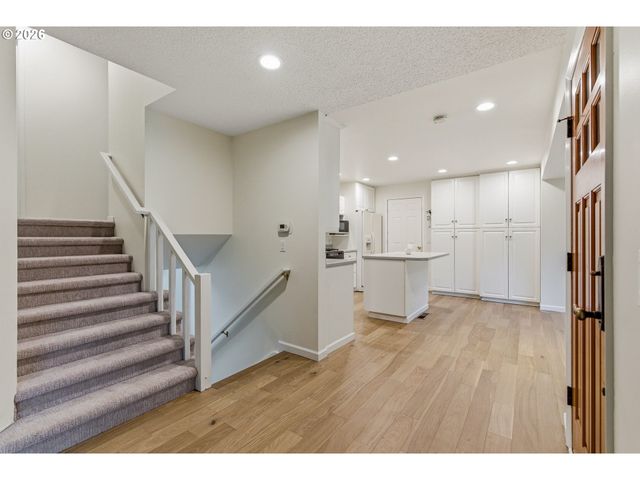 916 CUMBERLAND Rd, Lake Oswego, OR 97034