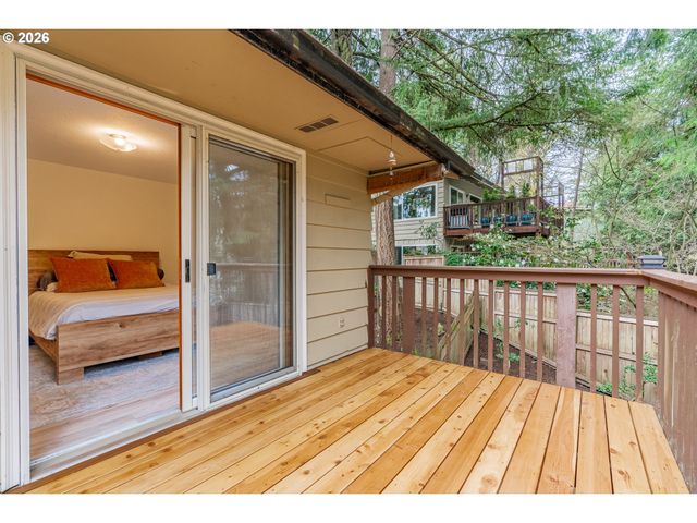 916 CUMBERLAND Rd, Lake Oswego, OR 97034