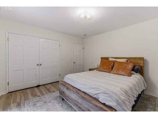 916 CUMBERLAND Rd, Lake Oswego, OR 97034