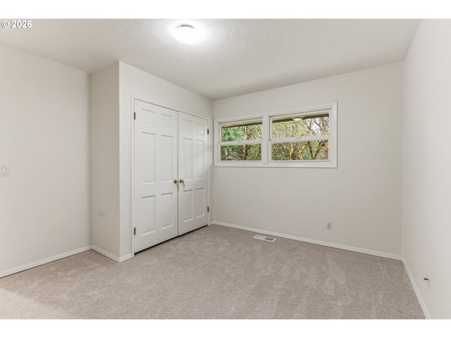 916 CUMBERLAND Rd, Lake Oswego, OR 97034