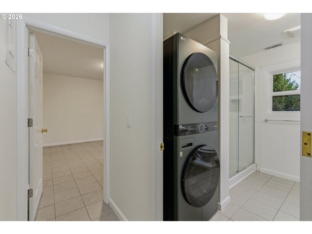 916 CUMBERLAND Rd, Lake Oswego, OR 97034