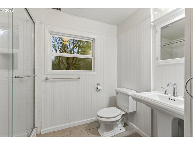 916 CUMBERLAND Rd, Lake Oswego, OR 97034