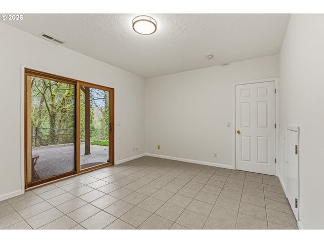 916 CUMBERLAND Rd, Lake Oswego, OR 97034