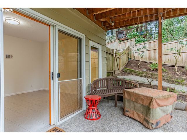 916 CUMBERLAND Rd, Lake Oswego, OR 97034